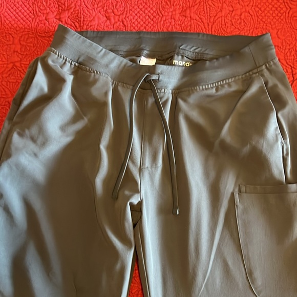 Grey Mandala scrub set - Picture 5 of 7